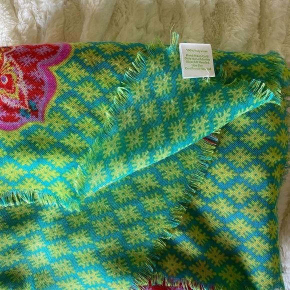 Vera Bradley Paisley in Paradise Skull Scarf - Picture 4 of 4